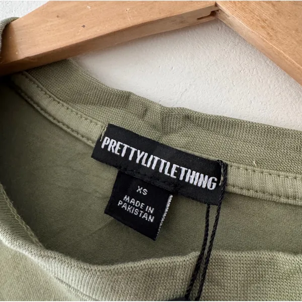 NEW!! PrettyLittleThing Washed Olive Green Embroidered Logo Fitted‎ Cropped Tee - Image 5