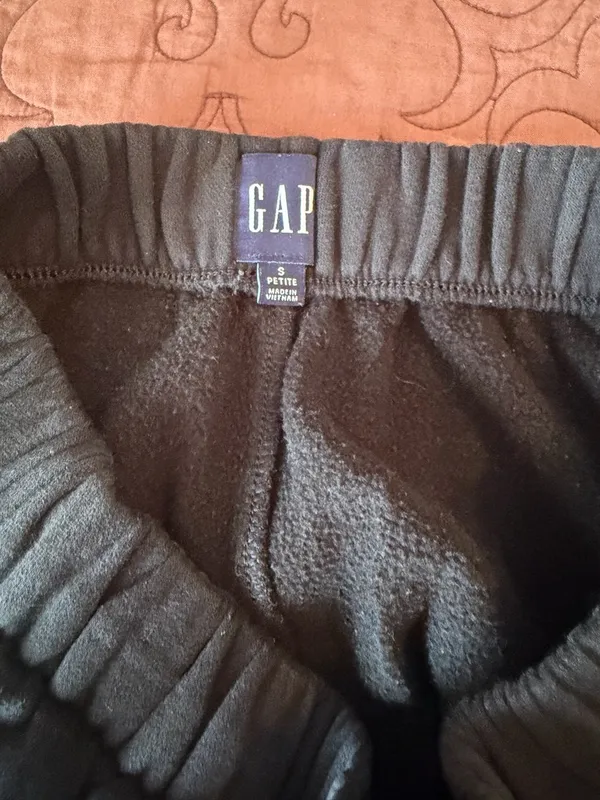 GAP High Rise VintageSoft Relaxed Joggers in black Size: small petite - Image 5