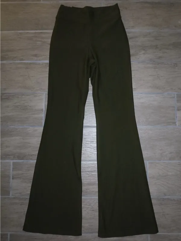 Old Navy Olive High-Rise Flare Leggings - Image 4