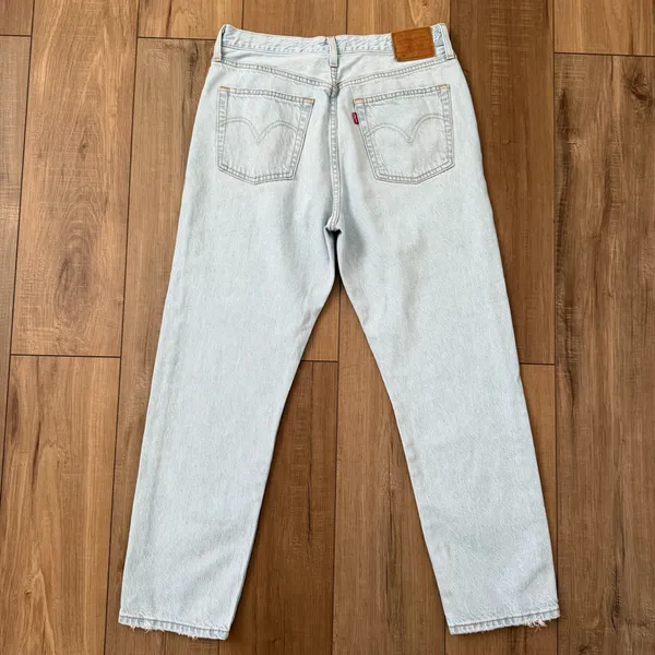 Levis 501 light wash denim straight jeans - Image 2