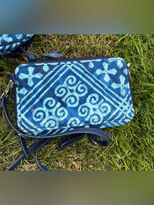 Quilted Vera Bradley travel organizer and wallet set 💙💙 - Image 14