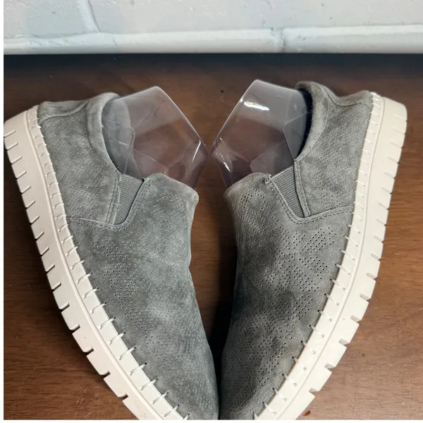 Bella Vita Women Gray Perforated Suede Slip‎ On Sneakers Comfort Casual Size 8.5 - Image 4