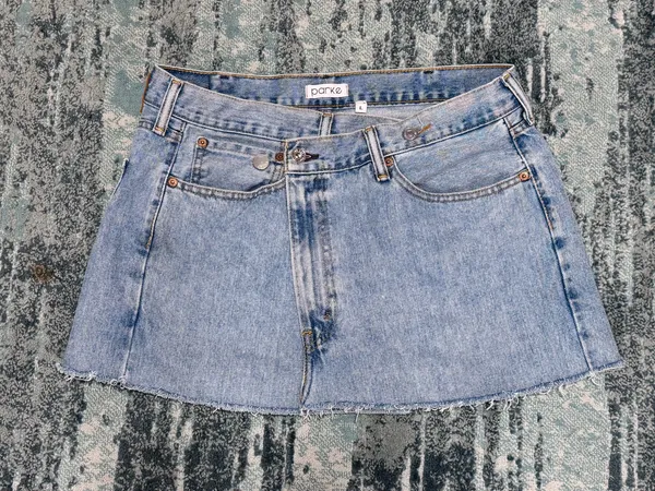 PARKE Crossover Denim Mini Skirt sz Large - Image 3