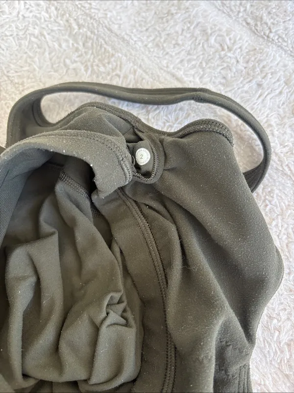 Lululemon olive green align set top size 2 leggings size 6 - Image 7