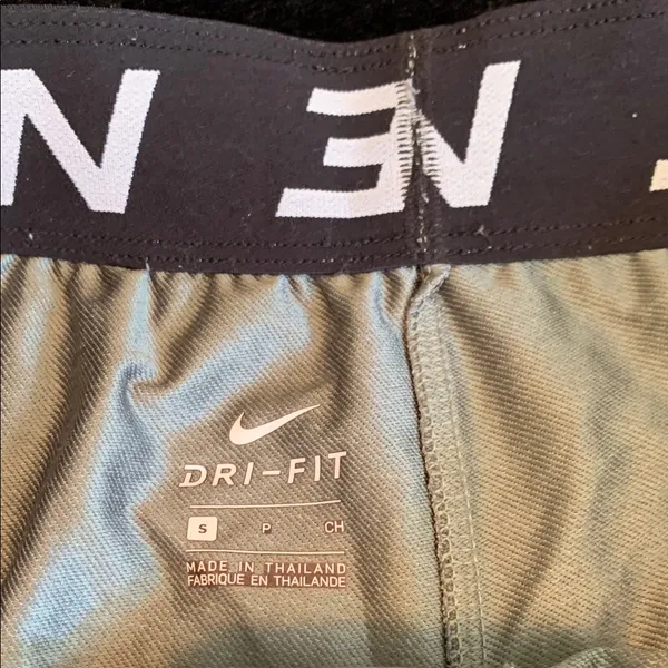 Women's Gray Nike Dri-Fit Athletic Shorts Drawstring Closure Size Small - Image 2
