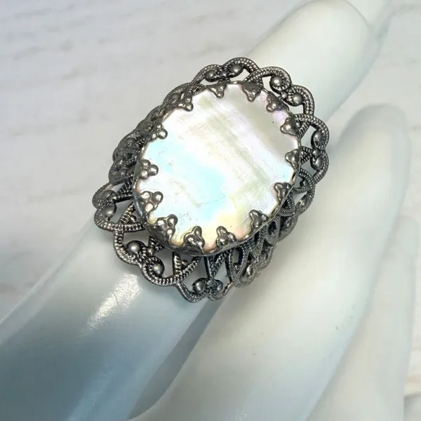 Vintage West Germany Mother of Pearl Ring - Image 3