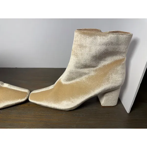 Journee‎ Collection Hazara Velvet Square Toe Ankle Boots Tan Size 10 - Image 3