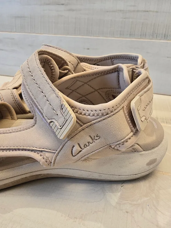 {9} Clarks Mira Free Women's Outdoor Sandals Sand Nubuck Cloudsteppers - Image 4