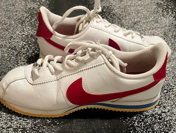 Womens sz8.5 Nike Cortez lowtops - Image 4