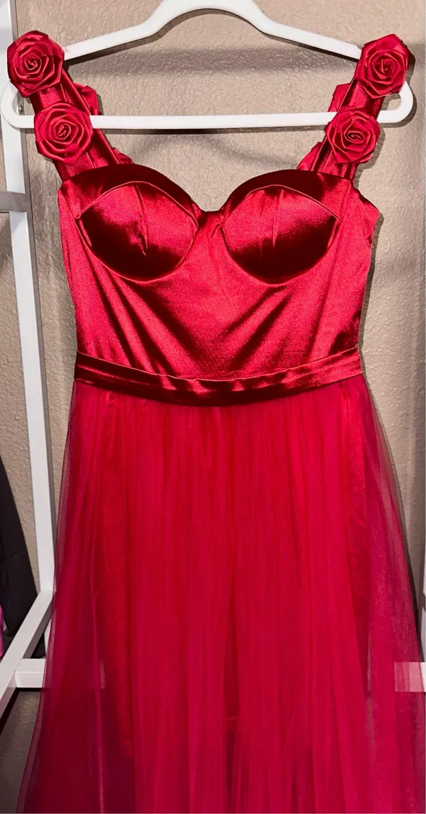 Boutique Red satin and mesh maxi prom dress - Image 2