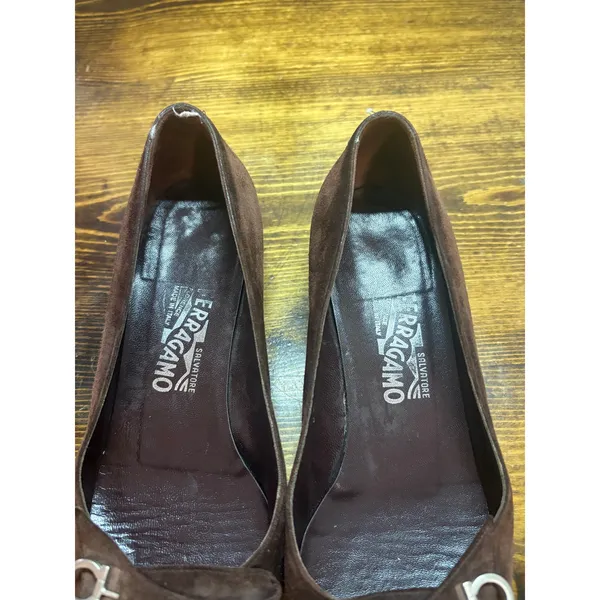 Salvatore Ferragamo Brown Suede Kitten Heels Size‎ 9 - Image 5