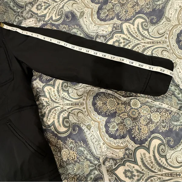 DKNY Puffer Black coat jacket size small , be proactive for fall & winter :) - Image 7