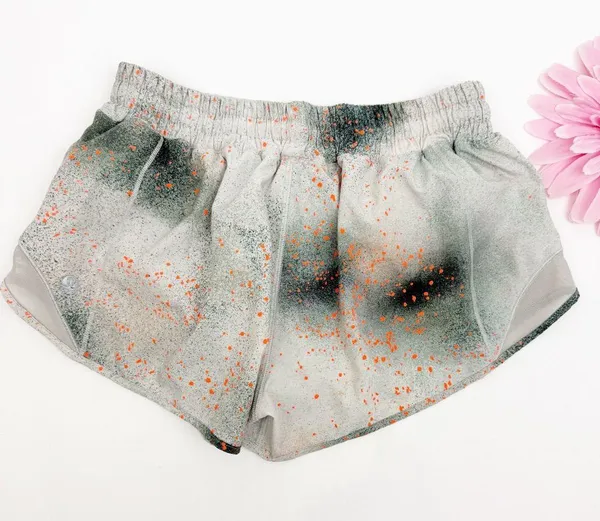 Lululemon Hotty Hot Low-Rise Short 2.5" Reflective Camo Silver Blue Orange Grey - Image 4