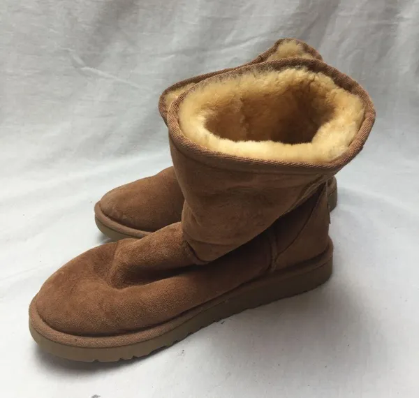 Short UGG Brown Boots Size: 4 - Image 7