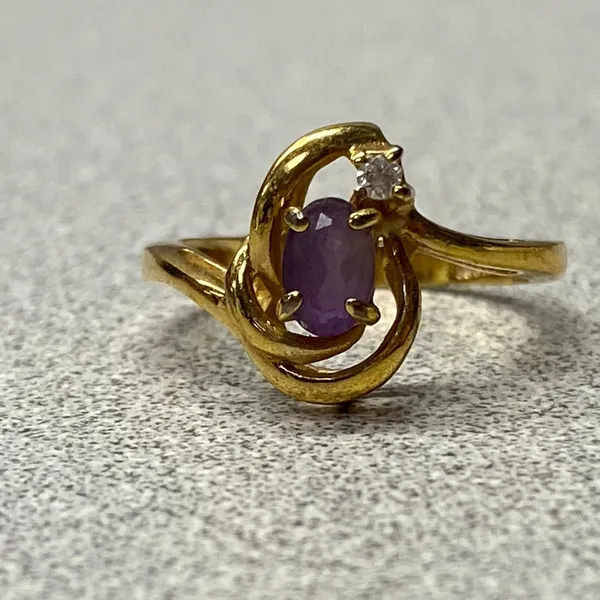 Vintage Gold Tone Taiwan Stamped Oval Amethyst CZ Swirl Fashion Ring Size 7 - Image 5