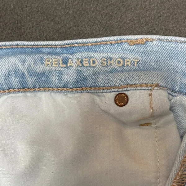 American Eagle Denim Shorts Relaxed Cut Off Size 12 Light‎ Wash - Image 5