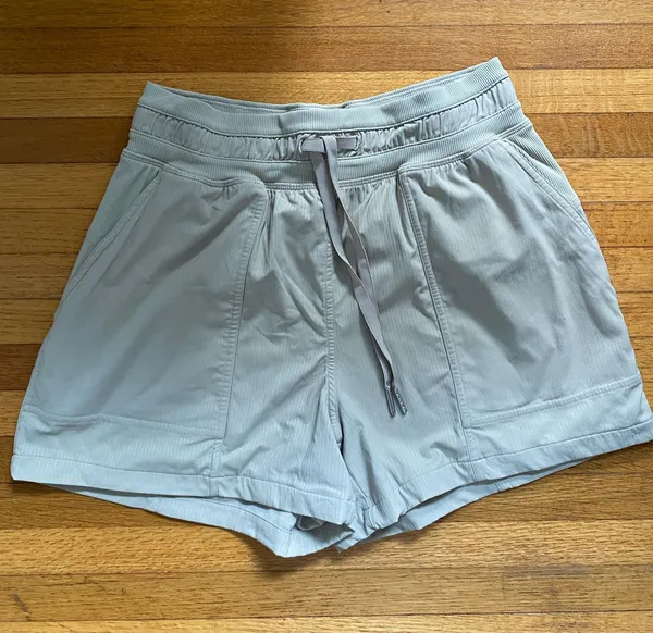 Lululemon Shorts Beige - Image 3