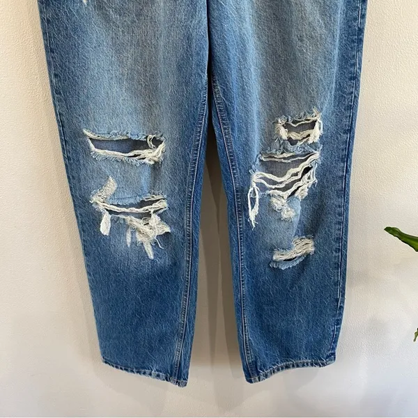 Zara High Rise Straight Leg Ripped Jeans Size 4 100% Cotton Mom‎ Fit Cropped - Image 3