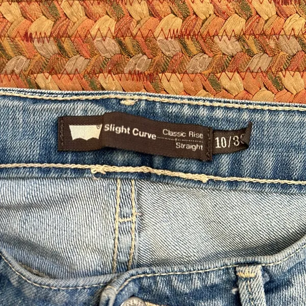 Levis Light Wash Slight Curve Low Rise Straight Jeans - Image 3
