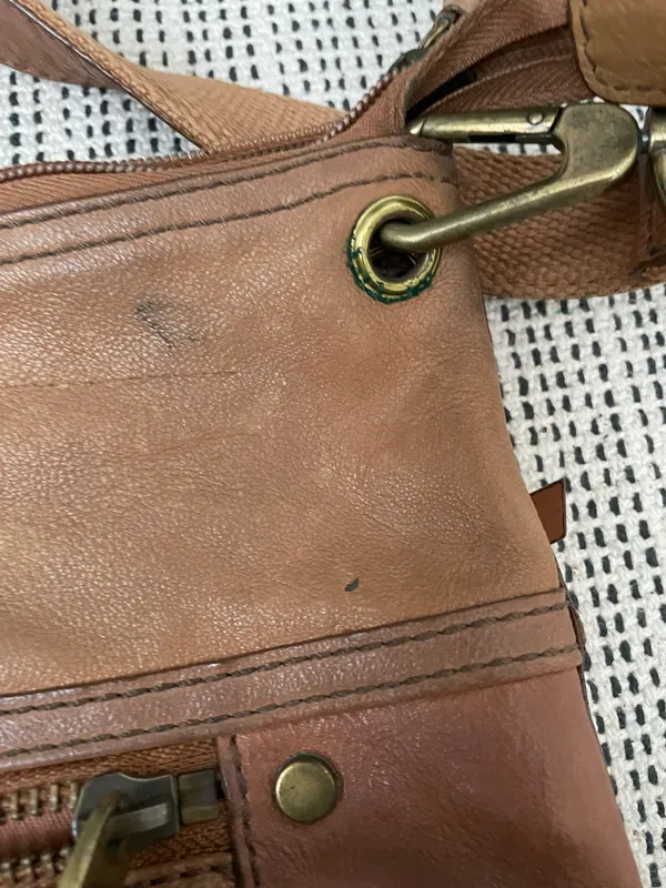 Fossil Crossbody Leather Purse - Image 8