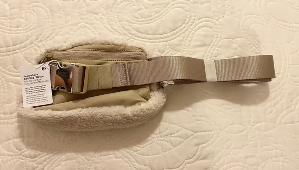 Lululemon NEW Everywhere Fleece Belt Bag - Image 2