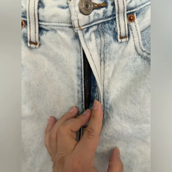 Abercrombie high rise distressed mom jeans 00S 100% cotton - Image 7