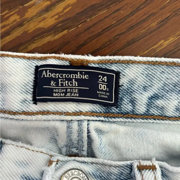 Abercrombie high rise distressed mom jeans 00S 100% cotton - Image 2