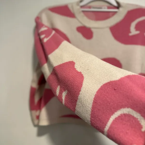 Moon & Madison Sz:M Cropped Pink Smiley Face Crew Neck Oversized Sweater. - Image 9