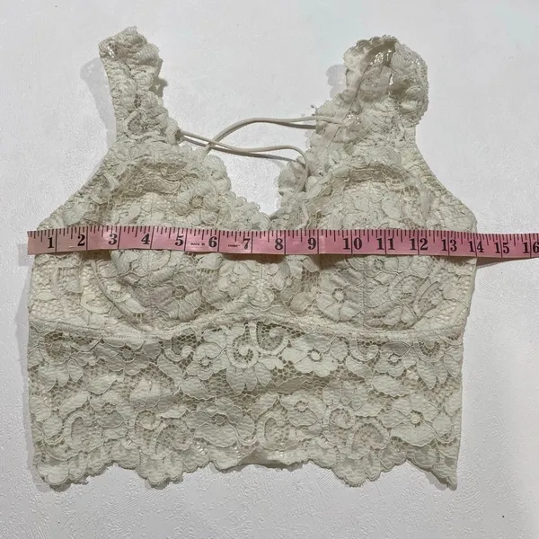 BKE Boutique Ivory Floral Lace Bralette Crop Top Size Medium Boho - Image 5