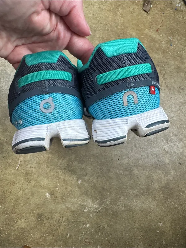 On Running Cloud Sneakers in Teal and Blue Size: 8 - Image 7