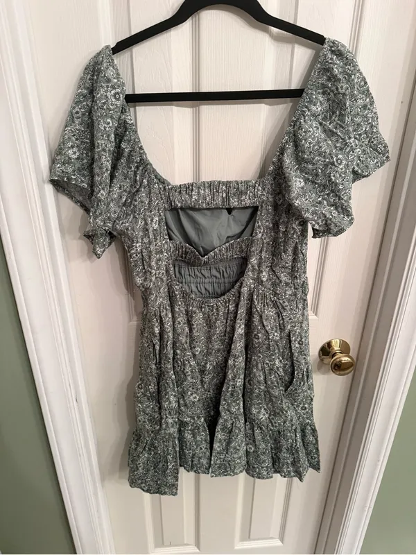 Hollister Smocked Puff Sleeve Floral Mini Dress - Sage Green - Image 2