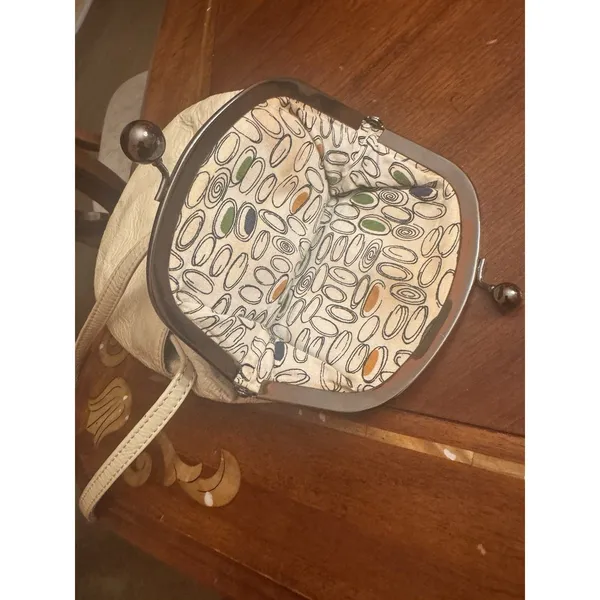 HOBO kisslock Crossbody White - Image 12