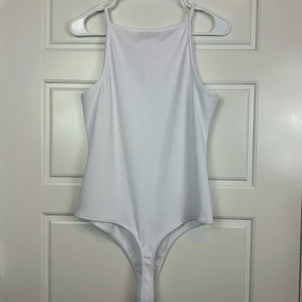 Express Women’s Square Neck Spaghetti Strap White Ribbed Bodysuit Size Large - Image 6