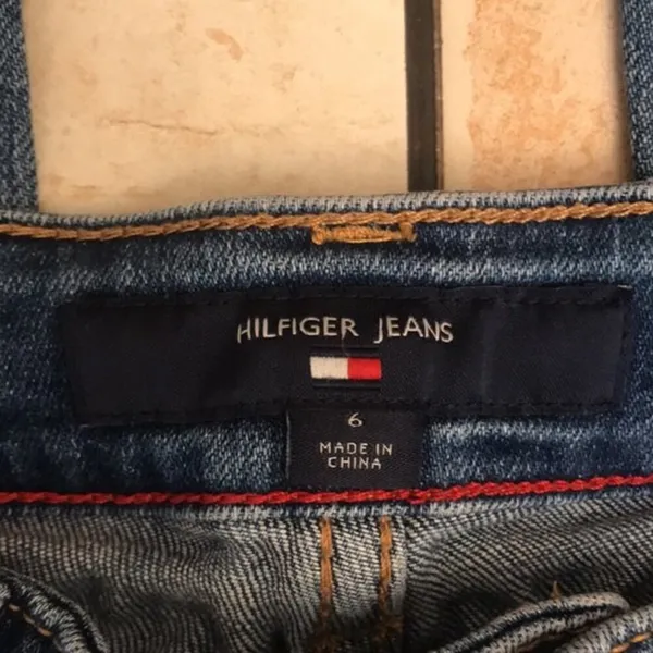 Tommy Hilfiger light wash high waisted denim jeans size 6 - Image 7