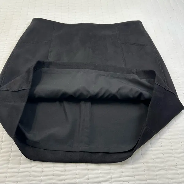 LOFT Black Suede A-Line Skirt With Back Zipper in Size 6 - Image 6