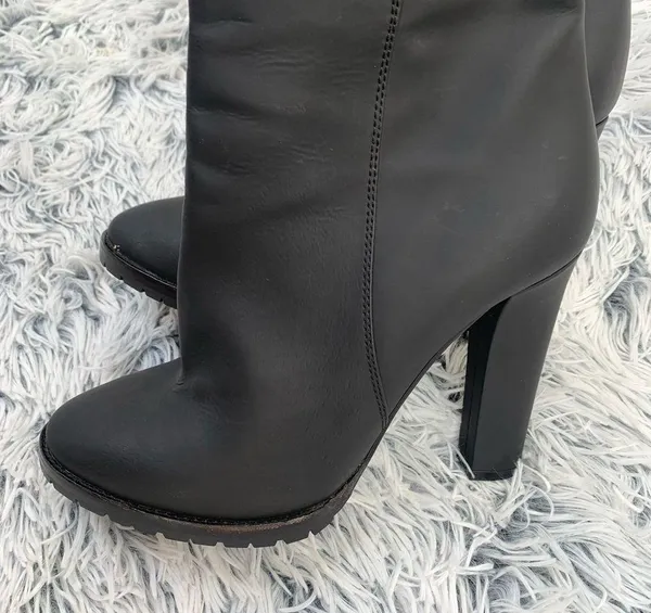 Milan Runway high knee boots Fall 2011 size 38 - Image 8