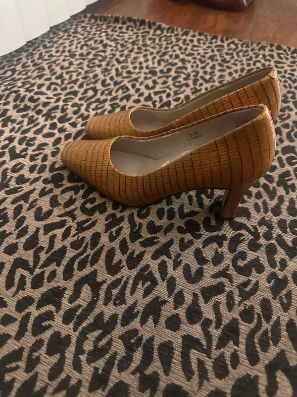 Vintage gold crocskin heels Size 5.5 - Image 2