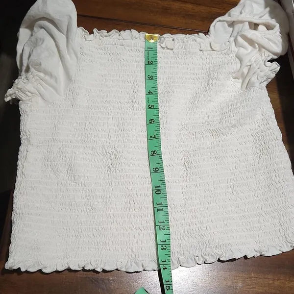 American Eagle -318 white smocked crop top short sleeve‎ Large - Image 4