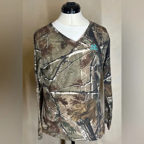 Realtree Women’s Long Sleeve V-Neck Camouflage Outdoor Enthusiast Shirt|Size:L - Image 9