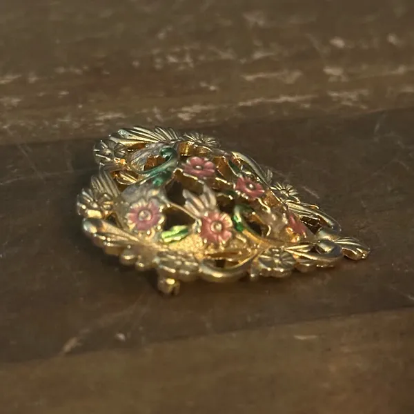 Vintage gold tone painted floral filigree heart brooch - Image 2