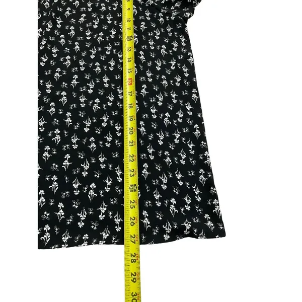 Ann Taylor Black White Flutter Sleeve Floral Top Size L | 41-46 - Image 5