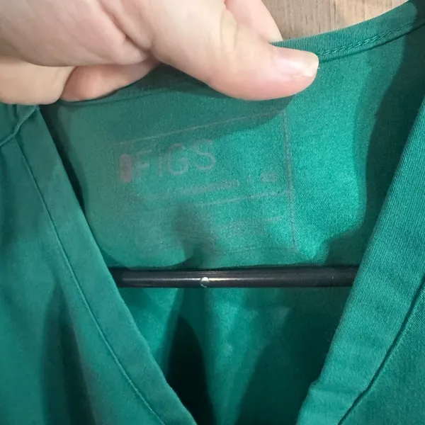 Figs Technical Collection Women's Short Sleeve V-Neck Scrub Top in Green Size XS - Image 2