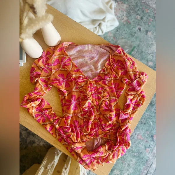 Free peiple pink and orange floral ruched top nwot Xs - Image 3