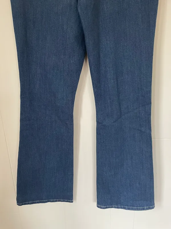 Signature by Levi Strauss NEW Mid-rise Bootcut jean Simply Stretch Women’s sz 6M - Image 8