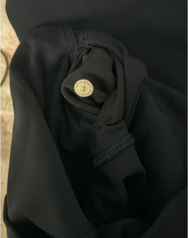 Navy Lululemon Leggings 25" - Image 3