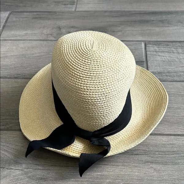 Elegant Cream Sun Hat with Black Band - Image 3