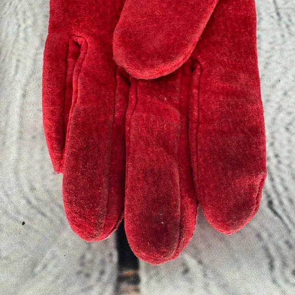 Isotoner Aris 115 Gloves Women's Size M Red Suede Leather - Image 4