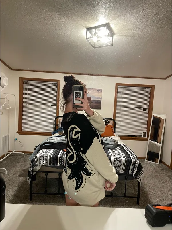 Boutique Sweater Multiple Size L - Image 2