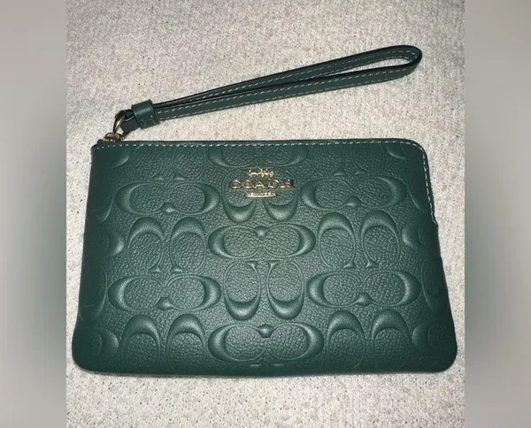 NWT Coach Signature Leather Corner Zip Wristlet. - Image 2