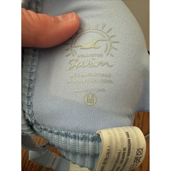 Hollister Light Blue Striped Bikini Top Size Medium - Image 4